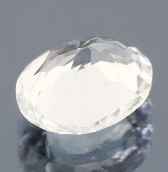 Glittering 5.18ct diamond white Topaz