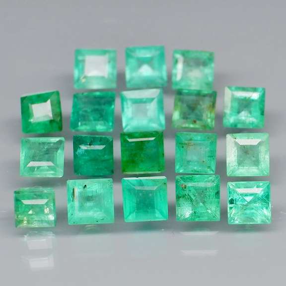 Vivid! Top green 3.99ct Colombian Emerald set