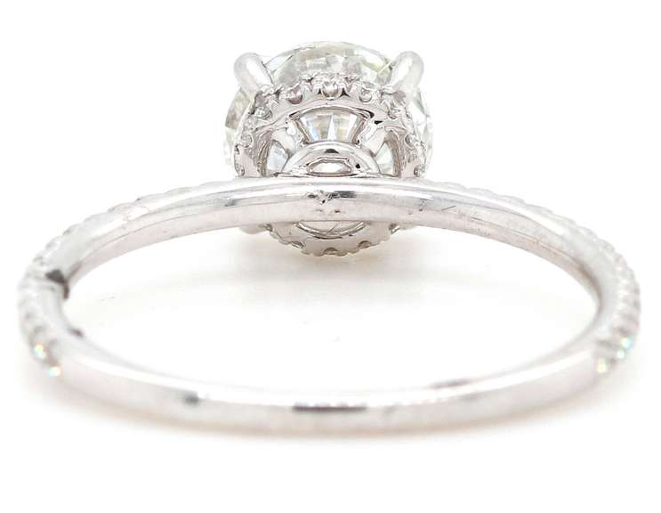 Powerful 1.37ctw Round Diamond Straight Engagement Ring in 18K
