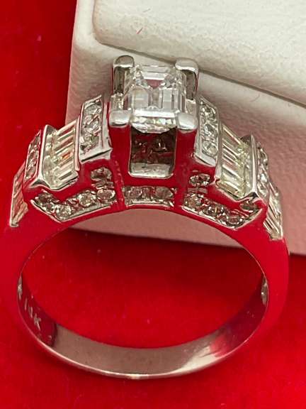 CERTIFIED 14K WHITE GOLD AND DIAMOND RING