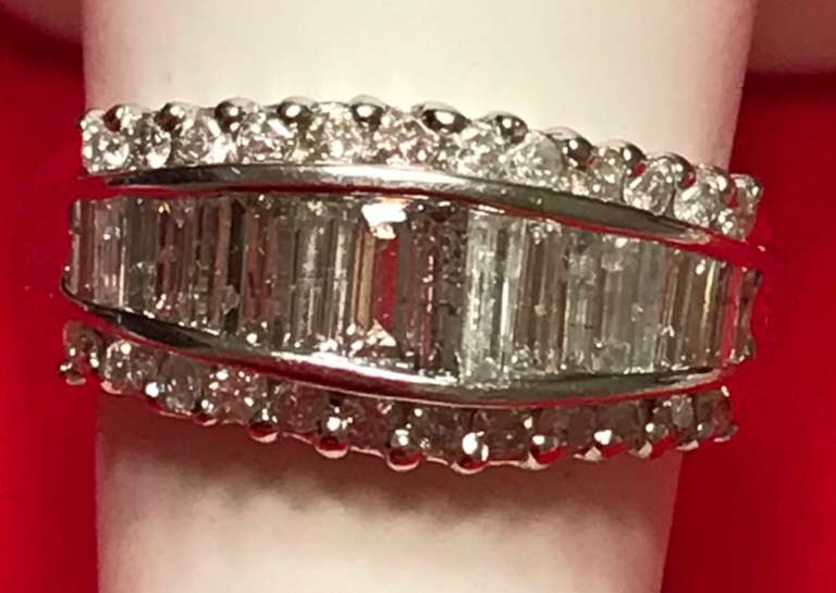 LADIES 14K WHITE GOLD AND DIAMOND BAND