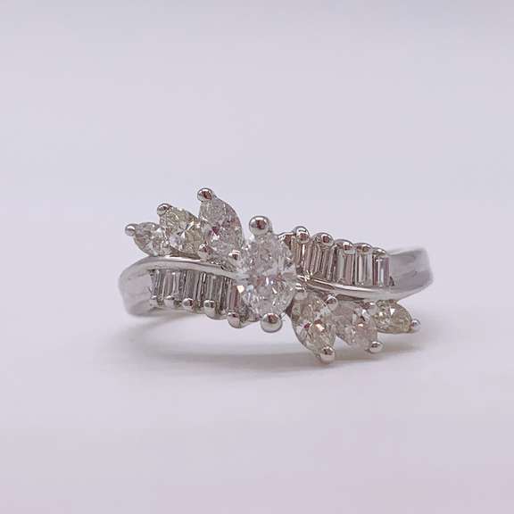 Beautiful 14kt Solid White Gold Diamond Ring