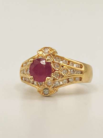 Gorgeous 18kt Solid Yellow Gold, Ruby, and Diamond Ring