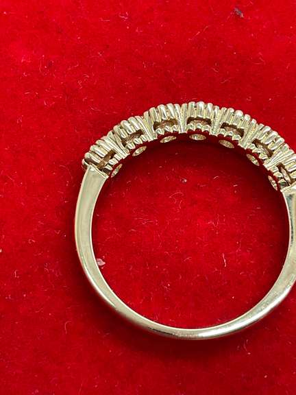 BRAND NEW LADIES 14K GOLD AND DIAMOND BAND / RING
