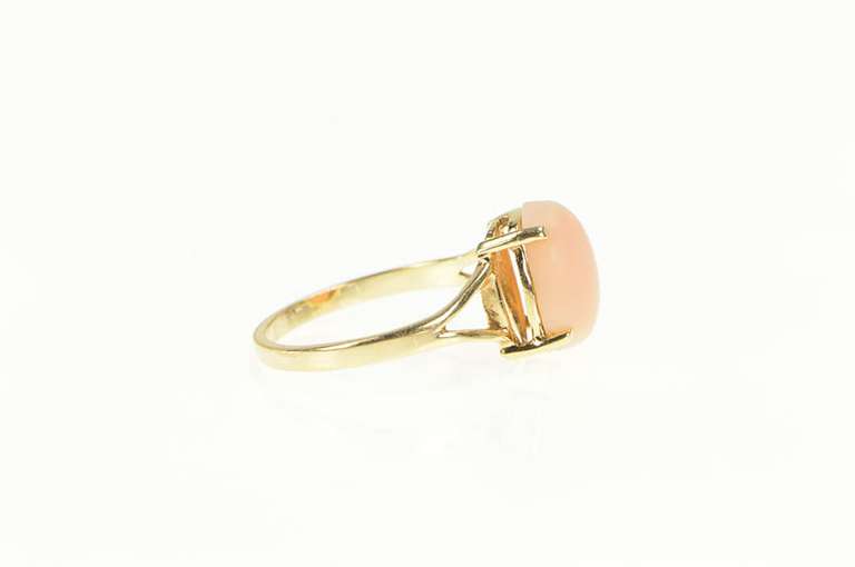 14K Yellow Gold Retro Oval Coral Cabochon Vintage Statement Ring