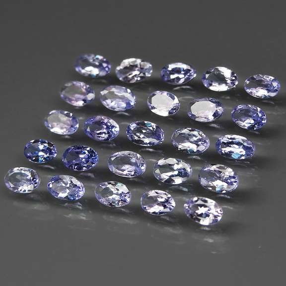 Glittering 5.28ct bright blue violet Tanzanite set