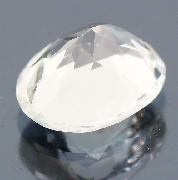 Stunning 5.53ct UNTREATED diamond white Topaz