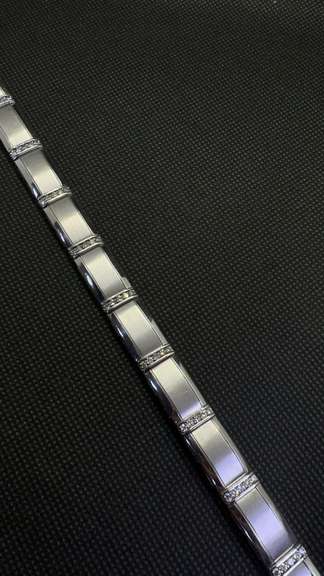 HANDSOME MATTE FINISH 14K WHITE GOLD MEN'S BRACELET WITH 1.75 CT DIAMONDS
