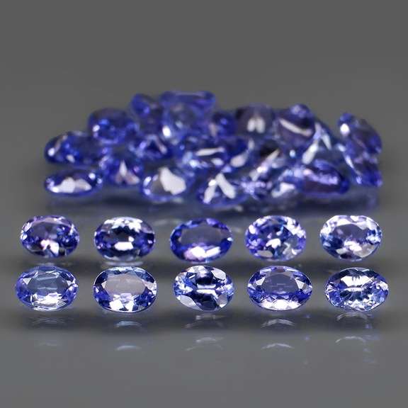 Glittering 5.30ct bright blue violet Tanzanite set
