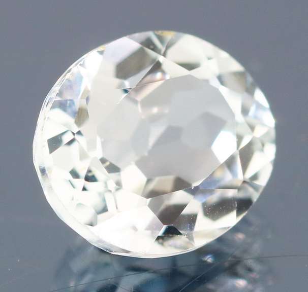 Gorgeous 5.96ct diamond white Topaz