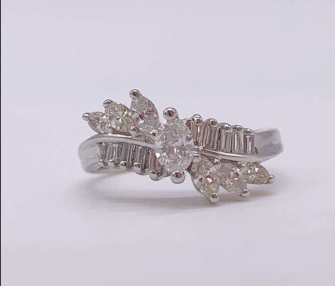 Beautiful 14kt Solid White Gold Diamond Ring