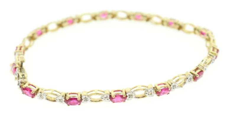 LADIES RUBIES AND DIAMOND GOLD BRACELET.
