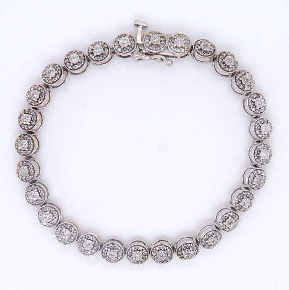 Wonderful White Gold Illusion Set Diamond Tennis Bracelet