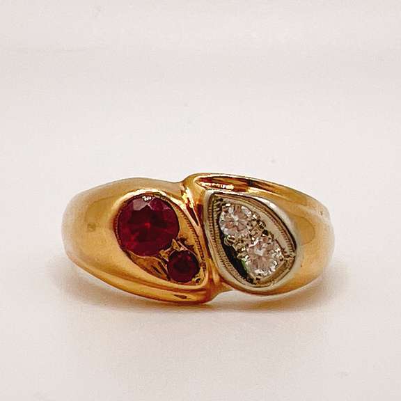 Gorgeous 14kt Solid Yellow Gold, Ruby, & Diamond Ring