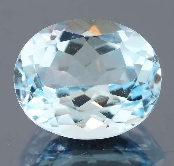 Classic Oval 4.86ct icey blue Topaz