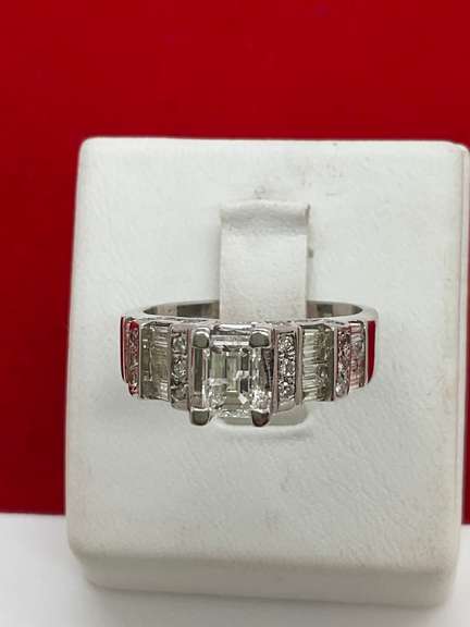 CERTIFIED 14K WHITE GOLD AND DIAMOND RING