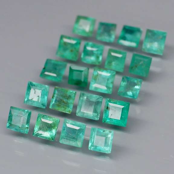 Vivid! Top green 3.07ct Colombian Emerald set
