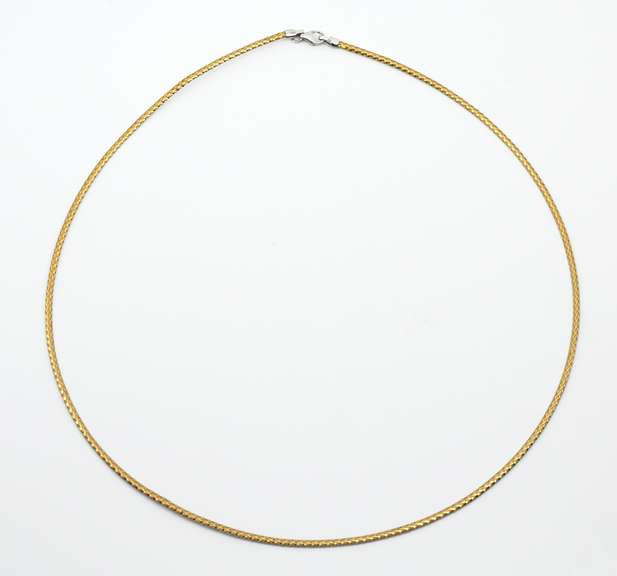 Versatile Yellow or White Gold Choker