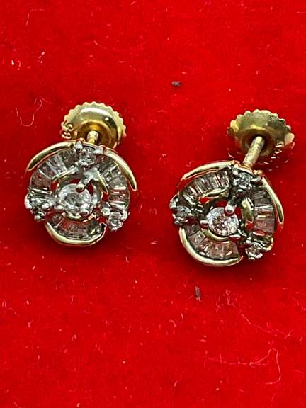 14K YELLOW GOLD AND DIAMOND STUD EARRINGS