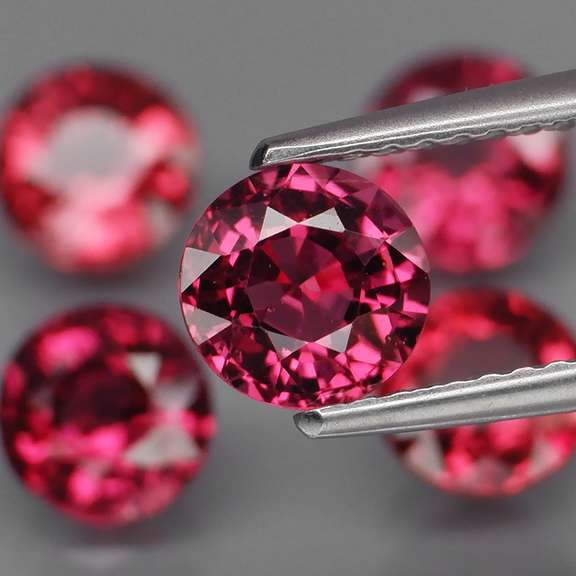 Ravishing 6ct rich pinkish violet Rhodolite Garnet set