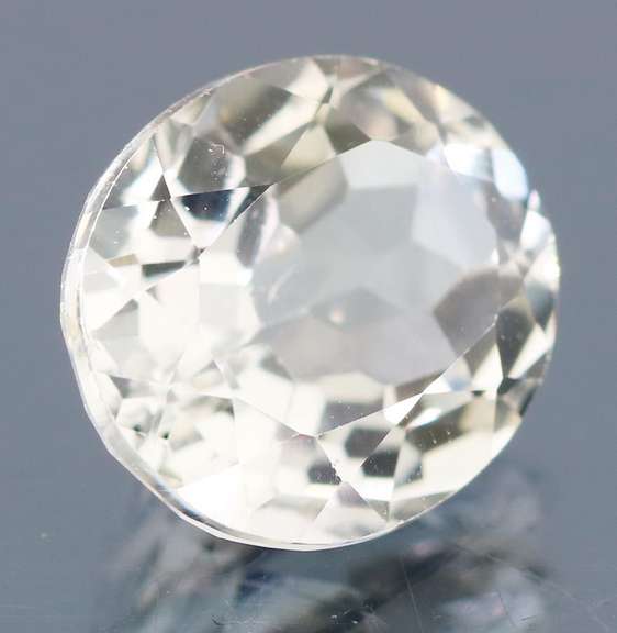 Stunning 6.56ct UNTREATED diamond white Topaz