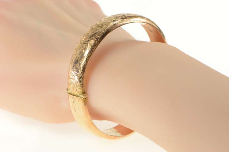 9K Yellow Gold Victorian English 1895 Leaf Engraved Bangle Bracelet