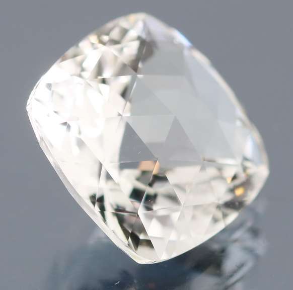 Checker top 8.03ct diamond white Topaz