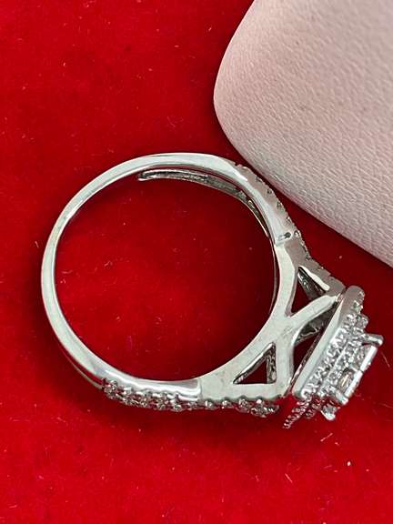 CERTIFIED LADIES 14K WHITE GOLD AND DIAMOND RING