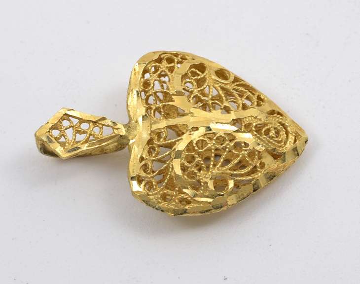 Sweet Filigree Heart Pendant