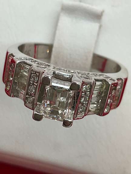 CERTIFIED 14K WHITE GOLD AND DIAMOND RING