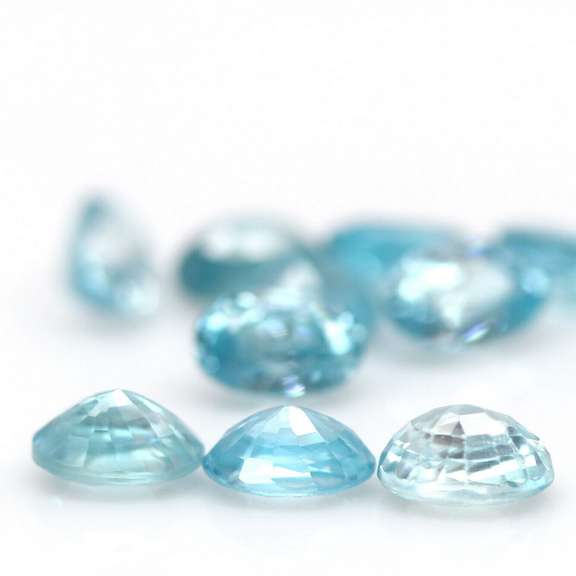 Vibrant blue! 8.64ct 10pc Cambodian Zircon set