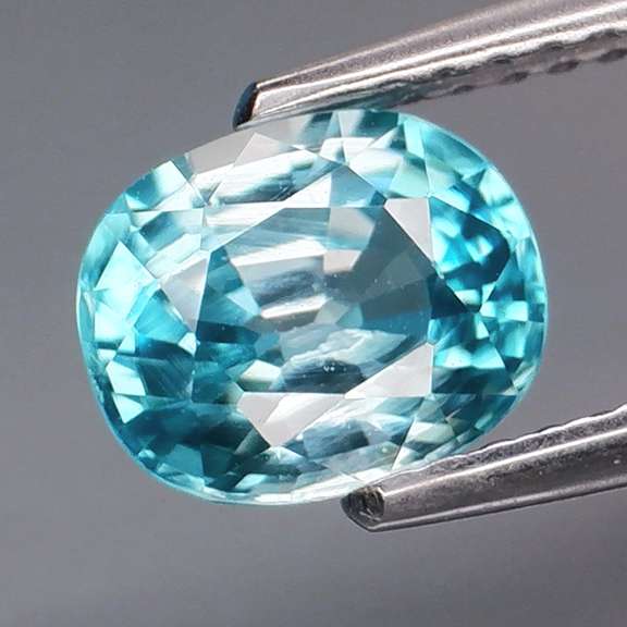 Clean and glittering 1.82ct diamond luster blue Zircon