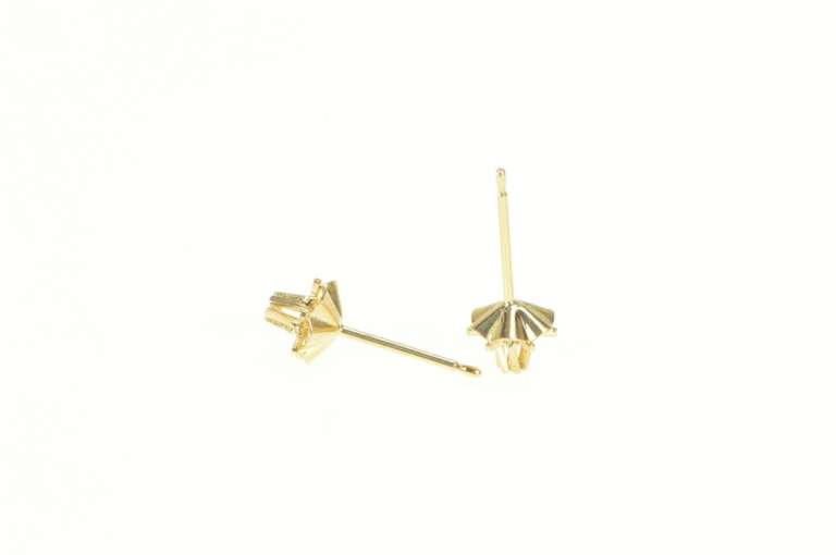 14K Yellow Gold Diamond Solitaire Simple Retro Vintage Stud Earrings
