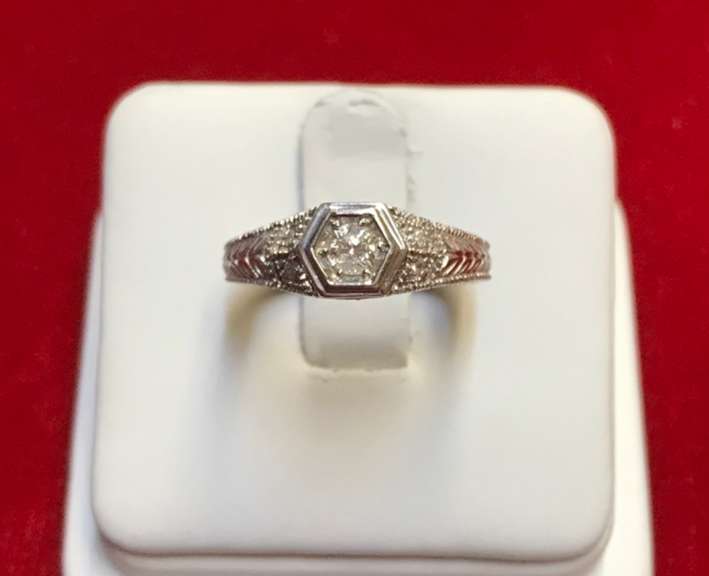 LADIES 10K WHITE GOLD AND DIAMOND RING