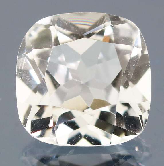 Stunning 5.97ct diamond white Topaz