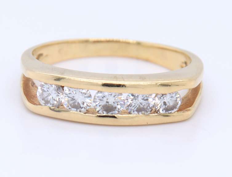 Dazzling Yellow Gold approximate 0.50ctw Diamond Band