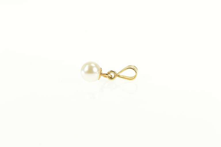 14K Yellow Gold Vintage 5.3mm Pearl Classic Simple Pendant