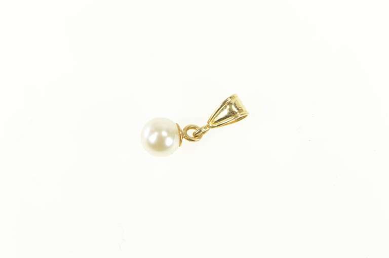 14K Yellow Gold Vintage 5.3mm Pearl Classic Simple Pendant