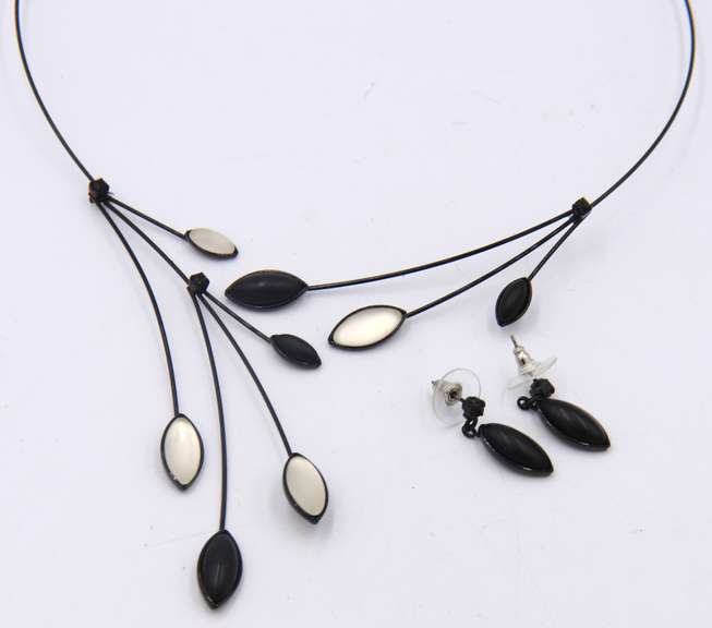 Costume Necklace with Matching Dangle Earrings