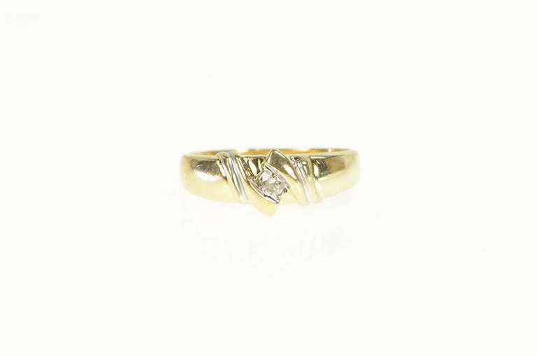 14K Yellow Gold Diamond Solitaire Grooved Design Band Ring