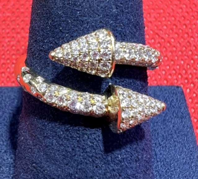 LADIES 14K YELLOW GOLD RING WITH 1.25 CARAT OF DIAMOND