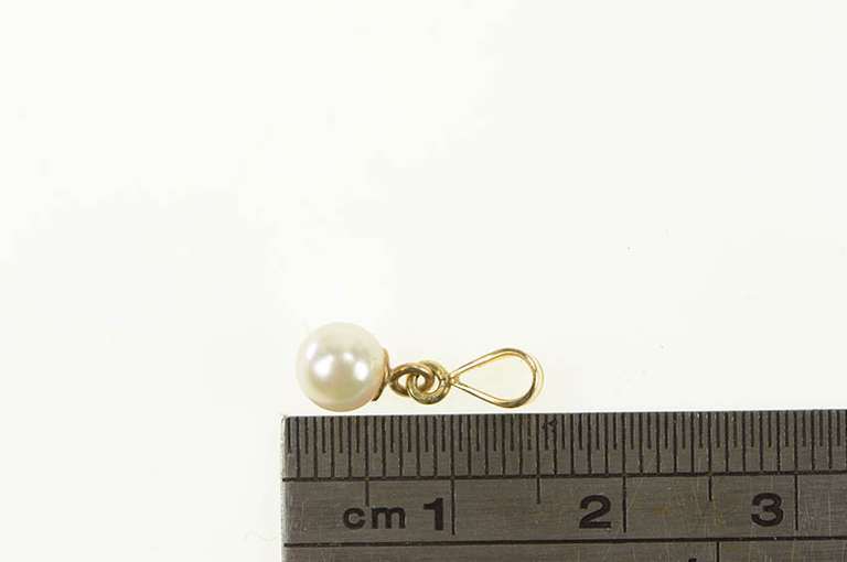 14K Yellow Gold Vintage 5.3mm Pearl Classic Simple Pendant