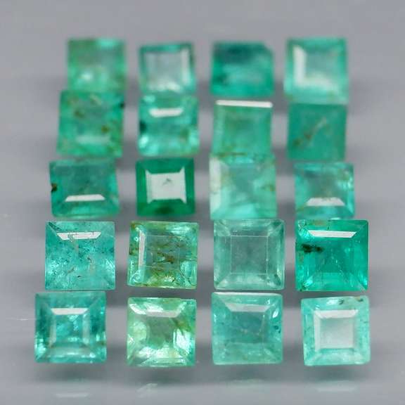 Vivid! Top green 2.95ct Colombian Emerald set