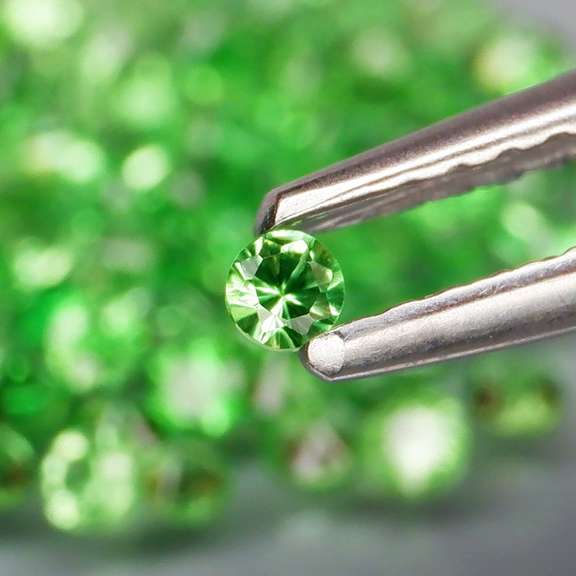 Brilliant! 2.69ct untreated apple green Tsavorite set