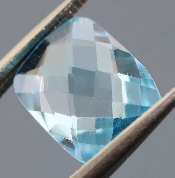 Double checker cut! 3.31ct sky blue Topaz
