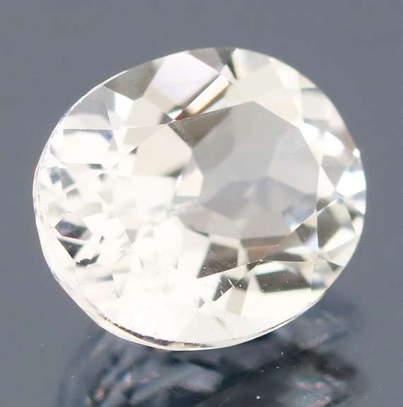 Stunning 5.53ct UNTREATED diamond white Topaz