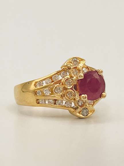 Gorgeous 18kt Solid Yellow Gold, Ruby, and Diamond Ring