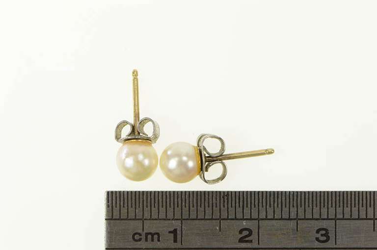 14K Yellow Gold 5.5mm Pearl Classic Simple Stud Plain Earrings