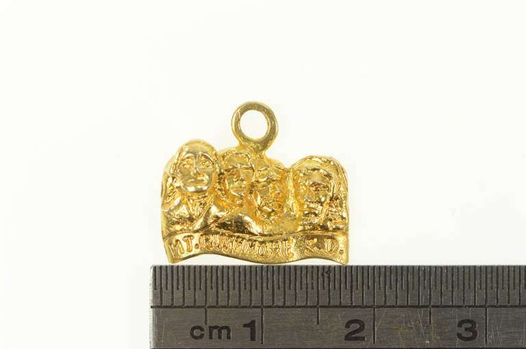 14K Yellow Gold Mount Rushmore Presidents US Landmark Charm/Pendant