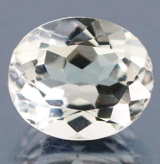 Stunning 6.56ct UNTREATED diamond white Topaz